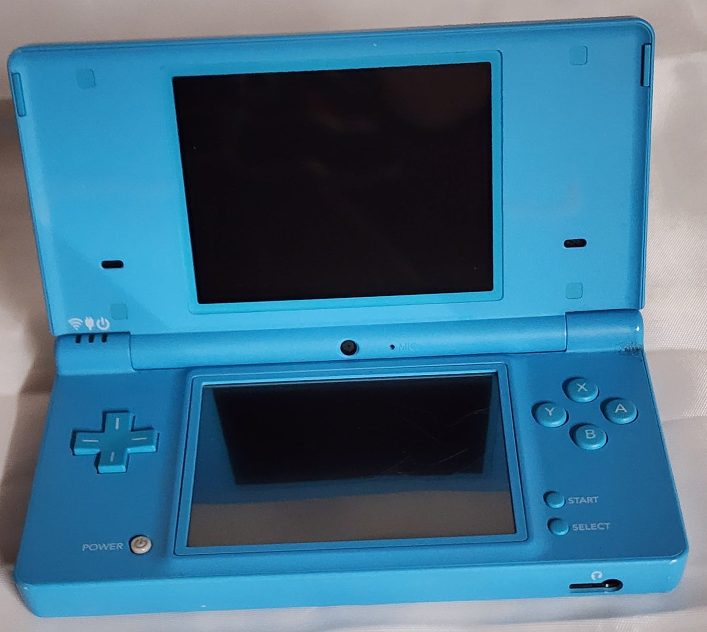 Blue DSi. Charger & Stylus Included. Works Great.