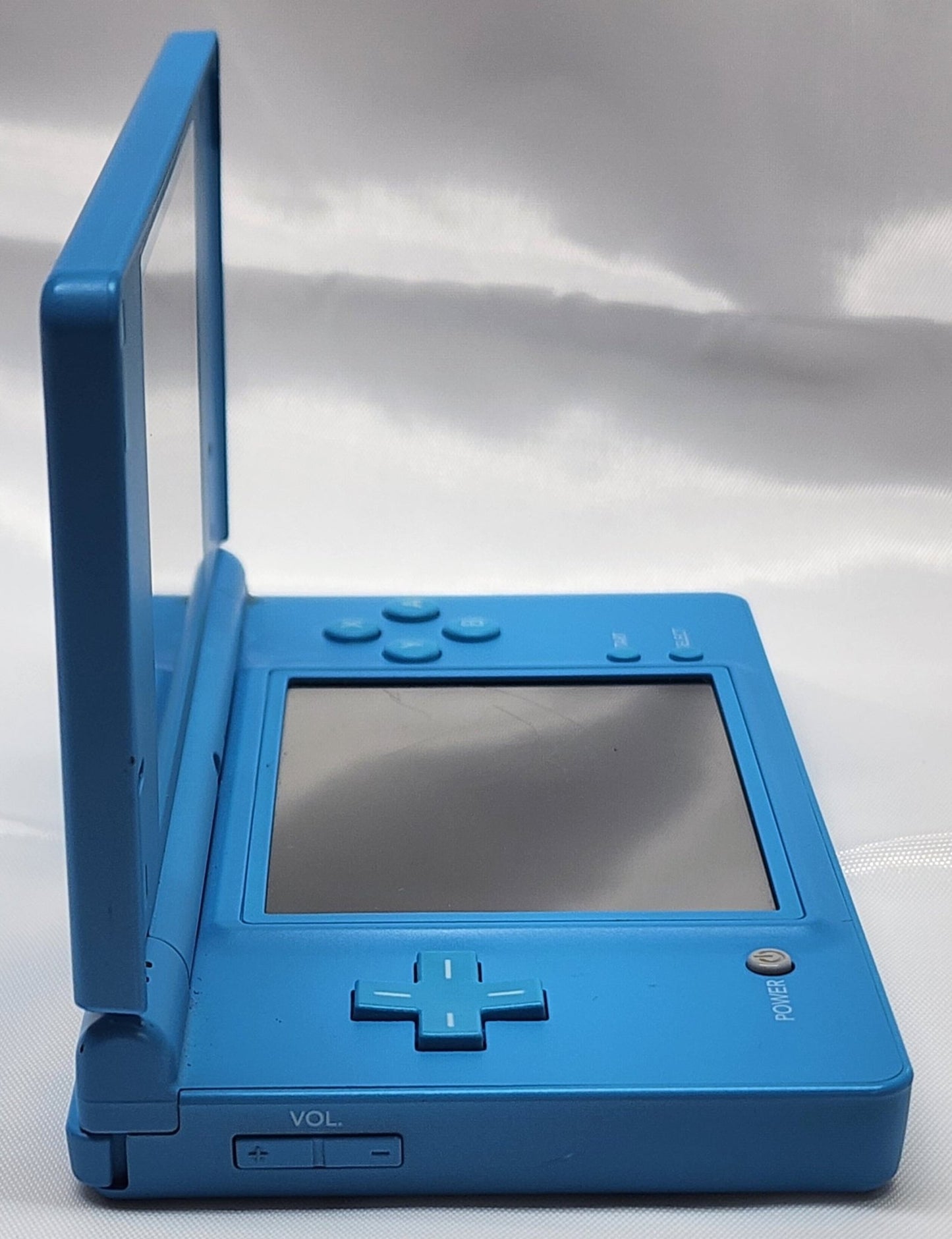 Blue DSi. Charger & Stylus Included. Works Great.